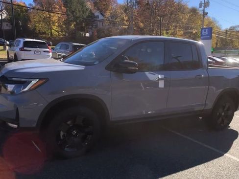 New 2026 Honda Ridgeline Black Edition image 4