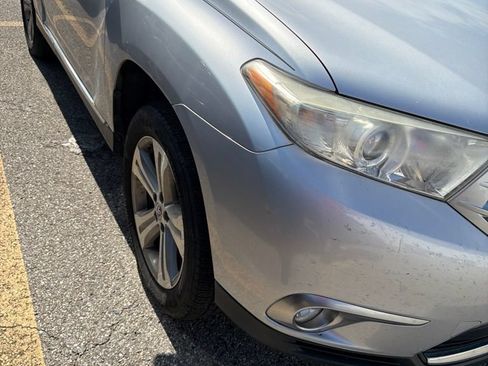 Used 2012 Toyota Highlander Limited w/ Tow Pkg AWD/4WD image 2