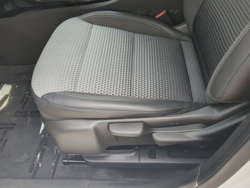 Used 2025 Chevrolet Trax LT w/ LT Convenience Package FWD image 18