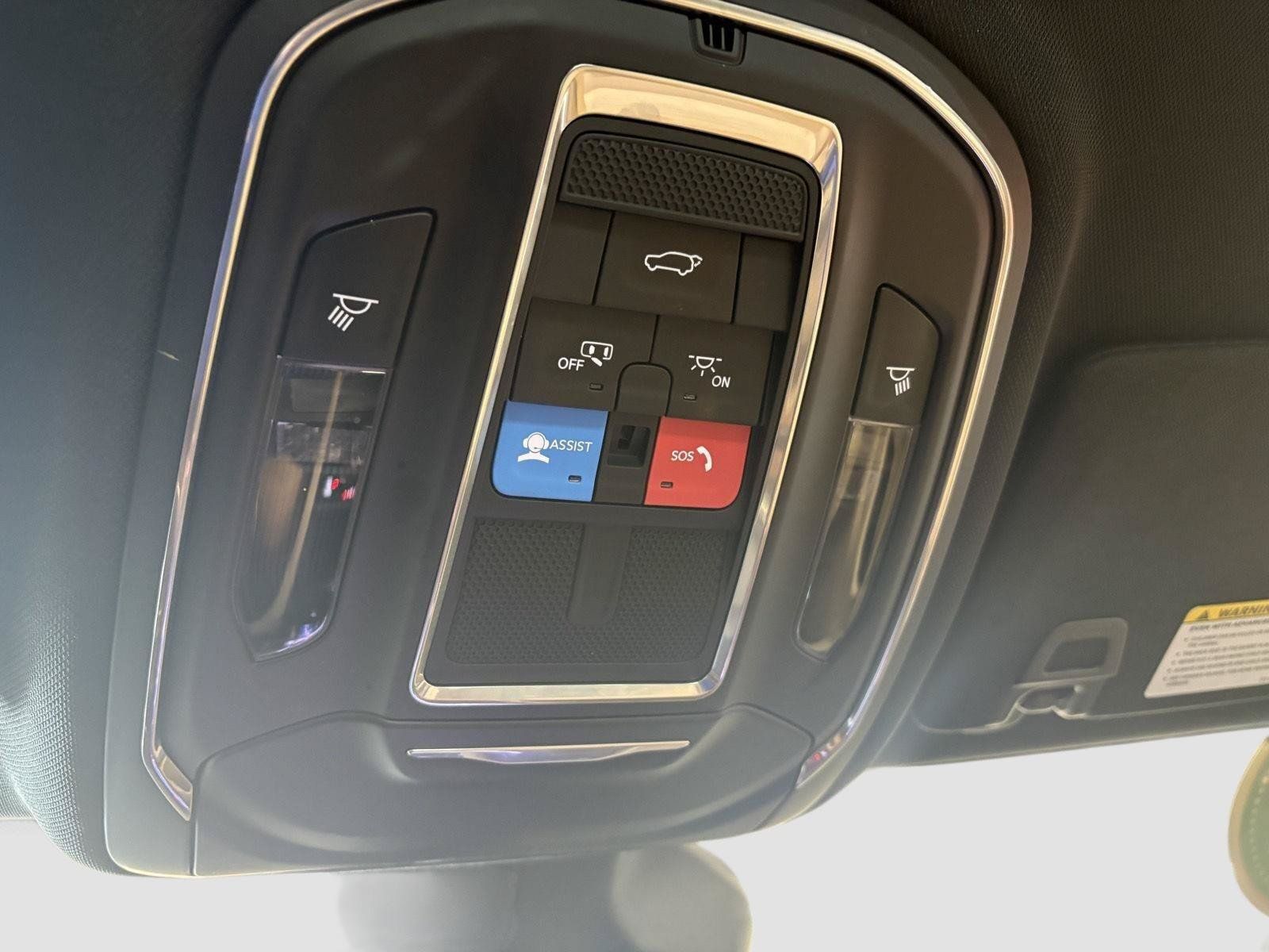 Used 2025 Jeep Grand Cherokee Limited AWD/4WD image 30