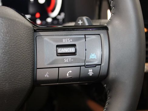 Used 2026 Nissan Pathfinder Platinum AWD/4WD image 31