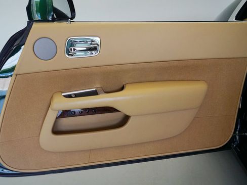 Used 2019 Rolls-Royce Wraith RWD image 24