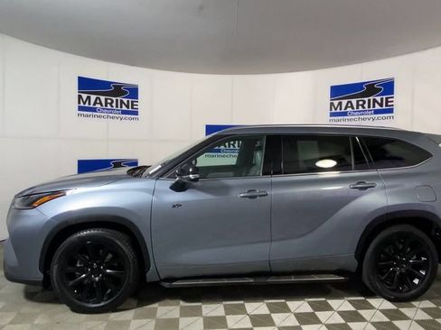 Used 2021 Toyota Highlander XLE FWD image 7