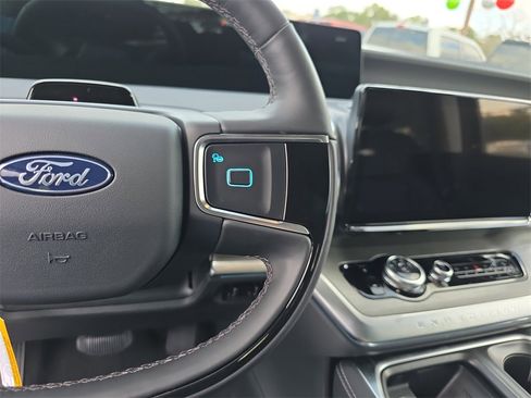 New 2025 Ford Expedition Platinum w/ Driver's Package image 24