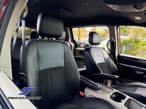 Used 2019 Dodge Grand Caravan SXT image 15