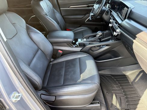 Used 2023 Kia Telluride S AWD/4WD image 12