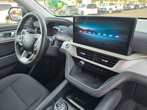 Used 2025 Ford Explorer Active image 11