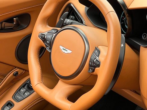 Used 2023 Aston Martin V8 Vantage Roadster RWD image 21