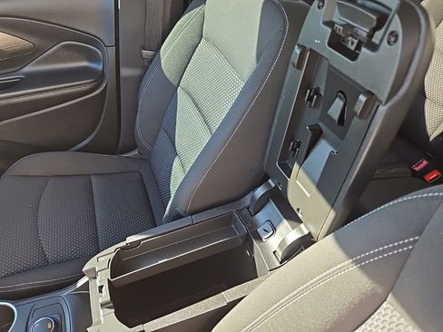 Used 2024 GMC Terrain SLE image 21