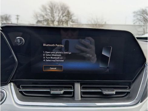 Used 2025 Chevrolet Trax LT w/ LT Convenience Package image 25