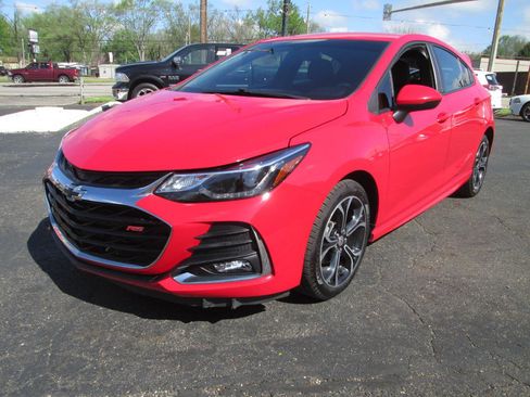 Used 2019 Chevrolet Cruze LT w/ Convenience Package image 4