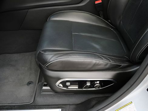 Used 2022 Jeep Grand Cherokee Overland w/ Luxury Tech Group IV RWD image 13