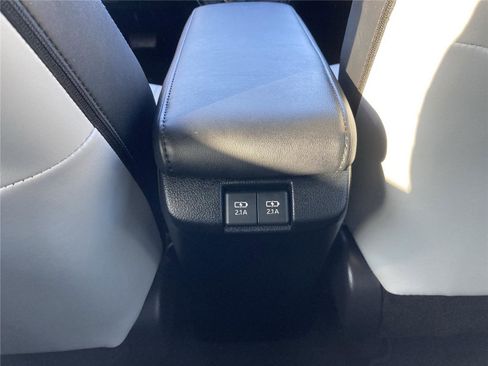 Used 2019 Toyota Prius Limited image 13