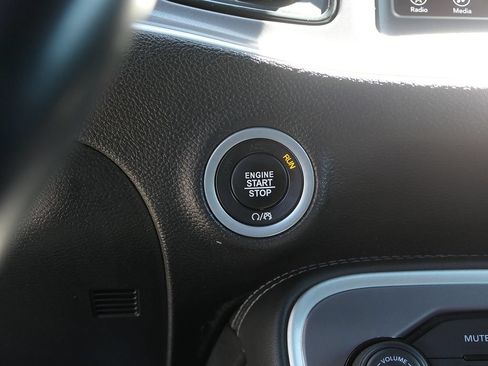 Used 2022 Dodge Challenger SXT RWD image 16