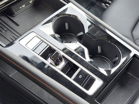 Used 2025 Volkswagen Atlas Peak Edition SE image 15