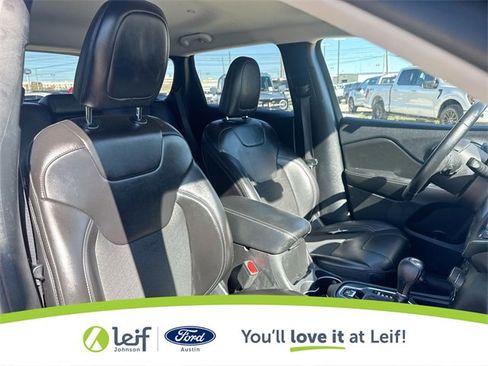 Used 2019 Jeep Cherokee Latitude Plus image 31