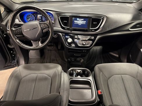 Used 2019 Chrysler Pacifica Touring Plus w/ S Appearance Package FWD image 4