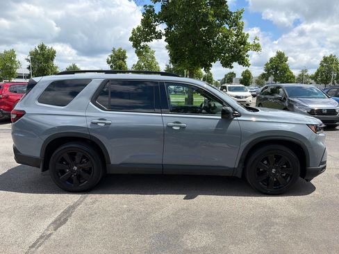Used 2025 Honda Pilot Black Edition image 8