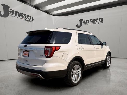 Used 2016 Ford Explorer XLT w/ Equipment Group 202A AWD/4WD image 4