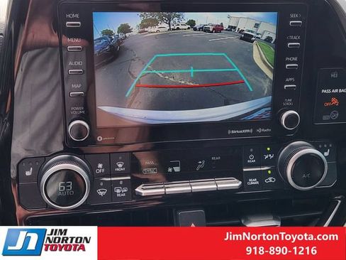 Used 2020 Toyota Highlander XLE FWD image 19
