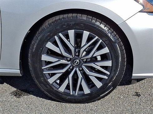 Used 2024 Nissan Altima 2.5 SV image 8