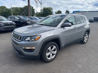 Used 2019 Jeep Compass Latitude image 1