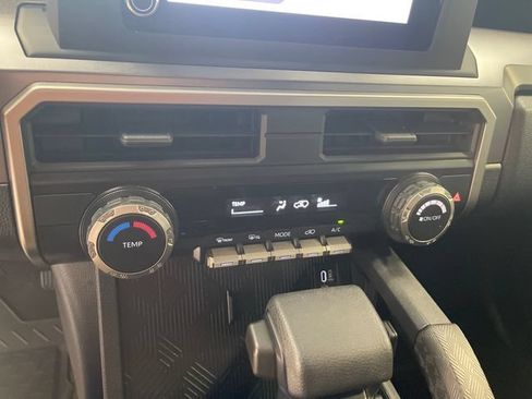 Used 2025 Toyota 4Runner SR5 AWD/4WD image 13