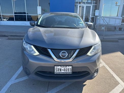 Used 2019 Nissan Rogue Sport S image 2