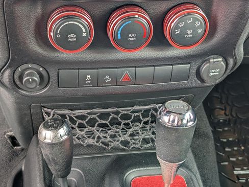 Used 2016 Jeep Wrangler Unlimited Sport AWD/4WD image 21