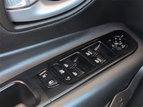 Used 2023 Jeep Renegade Latitude image 39