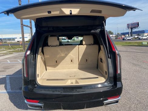 Used 2024 Cadillac Escalade Premium Luxury image 13