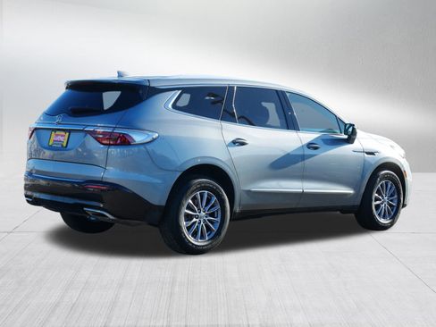Used 2023 Buick Enclave Essence image 7