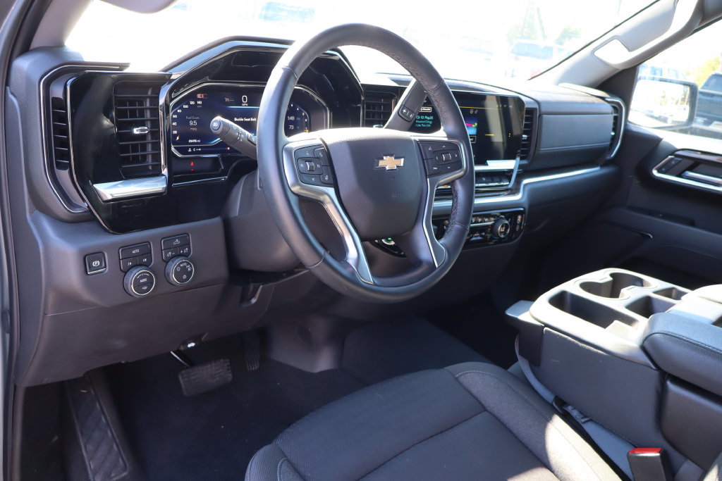 Used 2025 Chevrolet Silverado 1500 LT AWD/4WD image 5