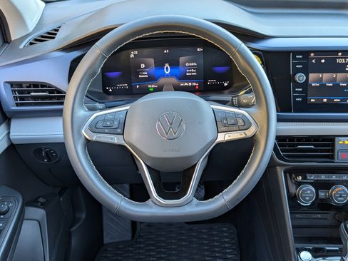 Used 2024 Volkswagen Taos SE image 23