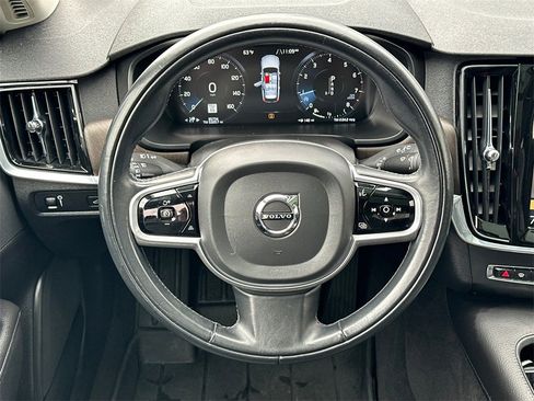 Used 2020 Volvo V90 T6 Cross Country image 24
