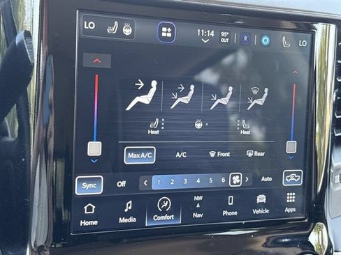 Used 2022 RAM 2500 Laramie w/ Chrome Appearance Group AWD/4WD image 33