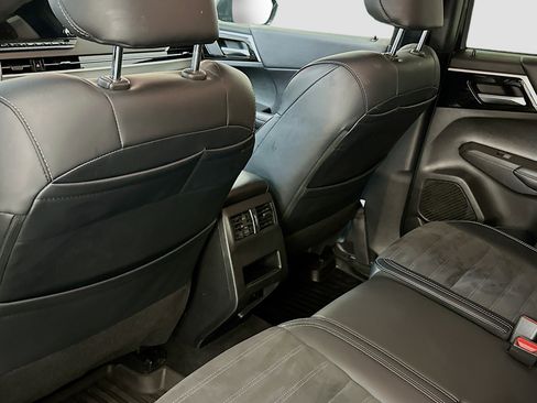 Used 2024 Mitsubishi Outlander SE image 28