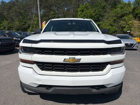 Used 2018 Chevrolet Silverado 1500 Custom w/ Custom Value Package image 2