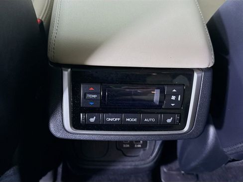 Certified 2023 Subaru Ascent Limited w/ Technology Package image 30