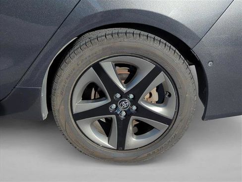 Used 2021 Toyota Prius XLE image 6