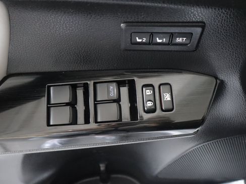 Used 2018 Toyota RAV4 Limited AWD/4WD image 13