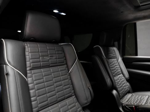 Used 2025 Cadillac Escalade ESV Sport Platinum AWD/4WD image 75