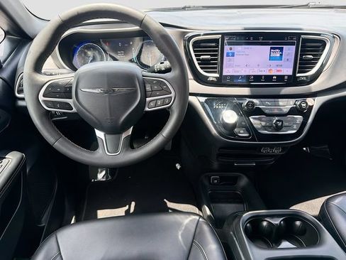 Used 2025 Chrysler Pacifica Select FWD image 23