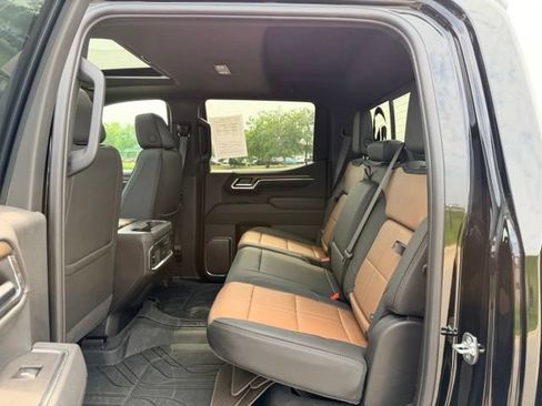 Certified 2025 Chevrolet Silverado 1500 High Country AWD/4WD image 8