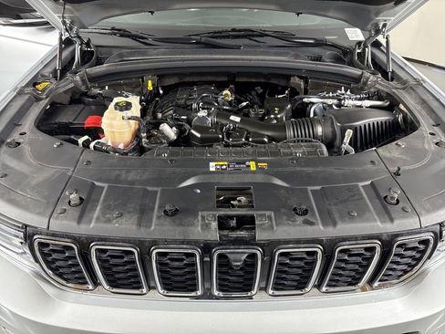 Used 2024 Jeep Grand Cherokee L Limited w/ Luxury Tech Group II image 44