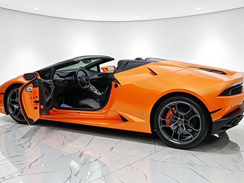 Used 2017 Lamborghini Huracan LP 610-4 AWD/4WD image 5