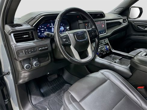 Used 2022 GMC Yukon XL Denali image 9