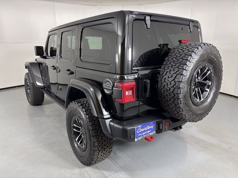 Used 2024 Jeep Wrangler Unlimited Rubicon image 6
