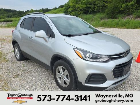 Used 2019 Chevrolet Trax LT w/ LT Convenience Package FWD image 1