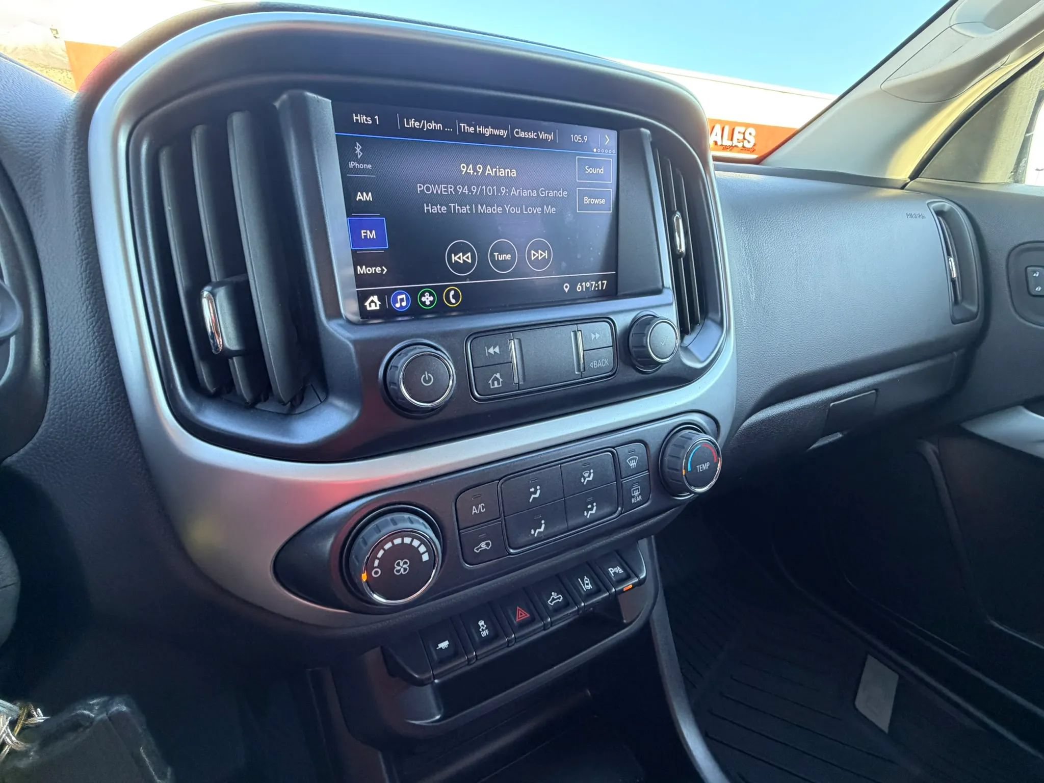 Used 2022 Chevrolet Colorado LT w/ Safety Package AWD/4WD image 15